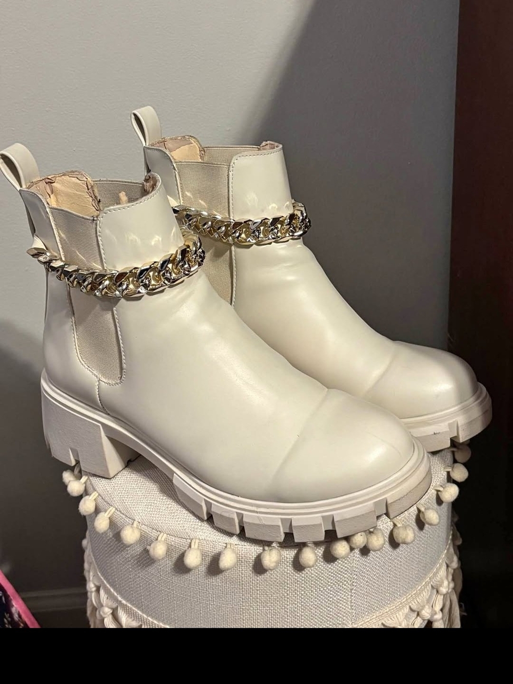Steve Madden Women's Cream Chunky Chelsea Boot with Chain Trim SZ 9